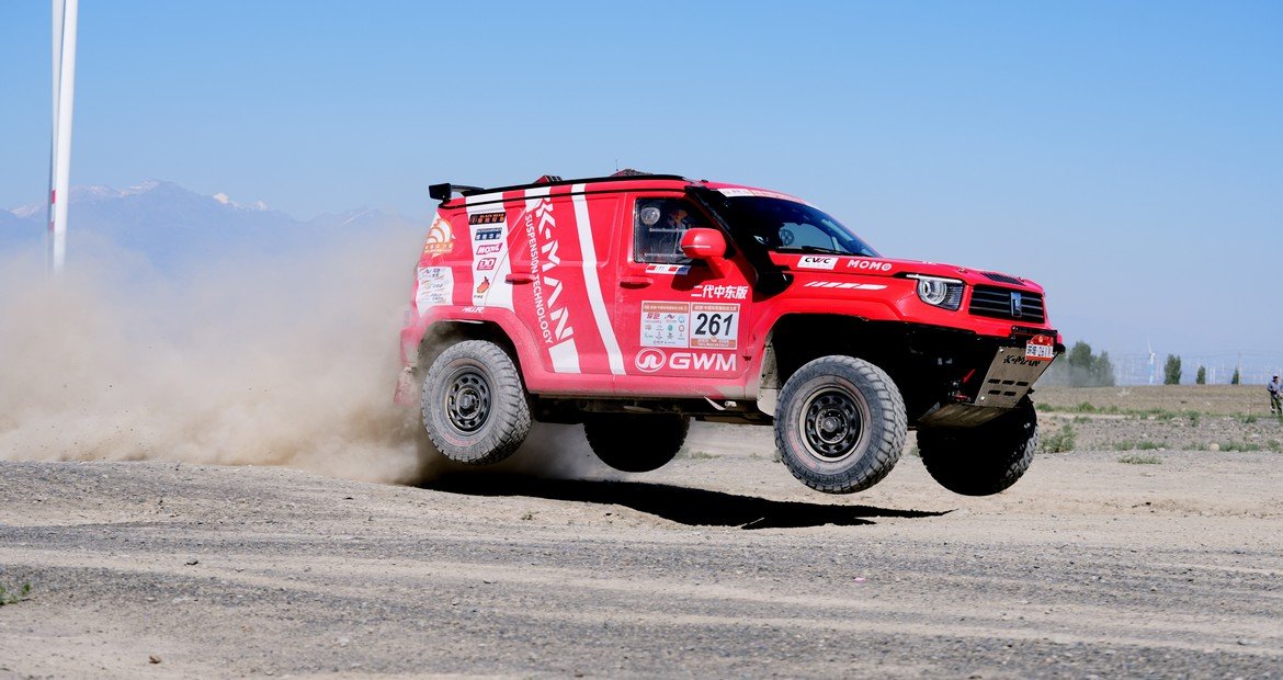 Taklimakan Rally 2026: GWM Tank қатал шөлді бағындыруда!